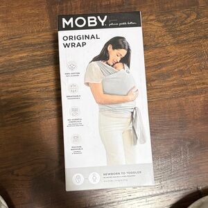 Moby Original Wrap in Gray and White